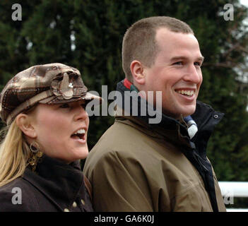 File immagine datata Giovedi 16 marzo 2006.Peter Phillips, figlio della principessa reale, e fidanzata autunno Kelly sul loro arrivo a Cheltenham Races. Foto Stock