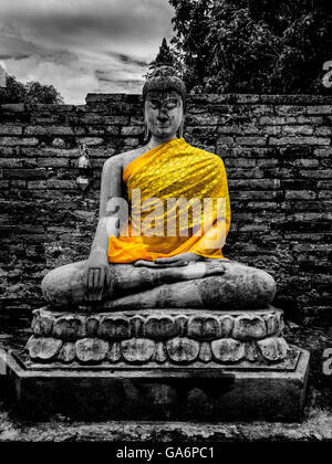 Statua del Buddha Wat Phanan Choeng Ayutthaya Thailandia Foto Stock