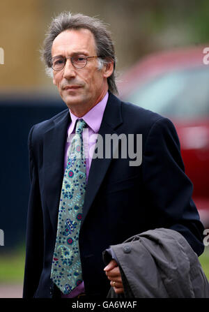 L'attore e scrittore di commedia Chris Langham arriva a Maidstone Crown Court a Kent. Foto Stock