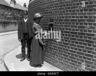 La Prima guerra mondiale - La casa anteriore - Donne al lavoro - Epsom - 1916 Foto Stock