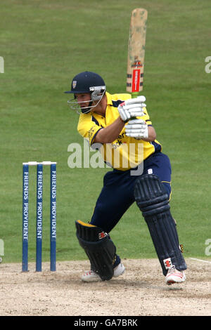 Cricket - Friends Provident Trophy - North Conference - Yorkshire v Durham - Headingley. Dale Benkenstein di Durham in azione Foto Stock