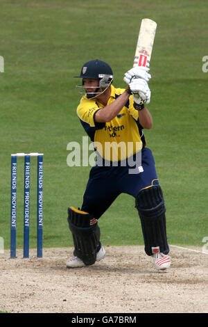 Cricket - Friends Provident Trophy - North Conference - Yorkshire v Durham - Headingley. Dale Benkenstein di Durham in azione Foto Stock