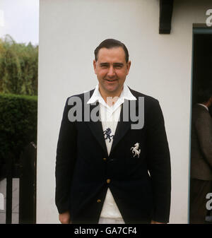 Cricket - County Cricket Essex / Kent - Romford. Colin Cowdrey, il kent e il cricket capatin Inghilterra, alla partita Essex contro Kent, Romford Foto Stock