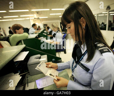 Nuovo controllo di frontiera uniformi Foto Stock