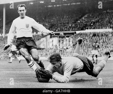 Calcio - FA centenario Match - Inghilterra e resto del mondo Foto Stock