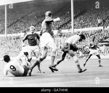 Calcio - FA centenario Match - Inghilterra e resto del mondo Foto Stock