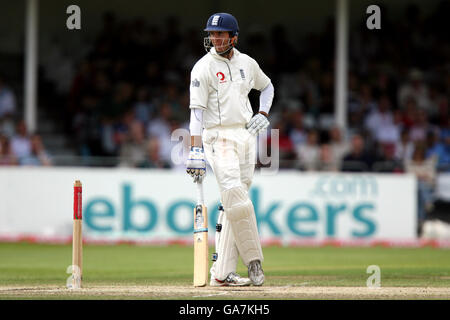 Cricket - seconda prova npower - Inghilterra / India - quarto giorno - Trent Bridge. Michael Vaughan in azione in Inghilterra Foto Stock