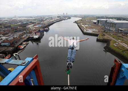 Bungee Jumping in Middlesbrough Foto Stock