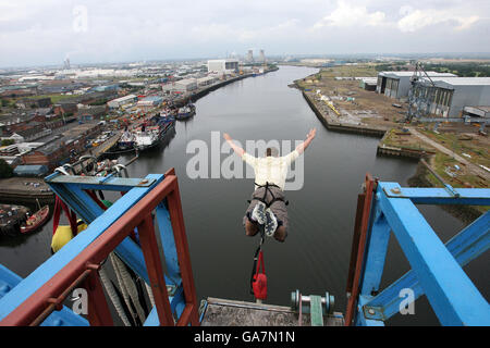 Bungee Jumping in Middlesbrough Foto Stock