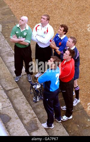 Mark Taylor (Galles), Fabian Galthie (Francia) Luca Martin (Italia) Keith Wood (Irlanda), Phil Vickery (Inghilterra), Andy Nicolo (Scozia) allo Stoke Park Club per il lancio dei Lloyds Six Nations. Foto Stock