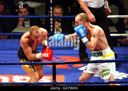 Eamonn Magee dall'Irlanda ottiene il meglio di Jon Thaxton Dall'Inghilterra Foto Stock