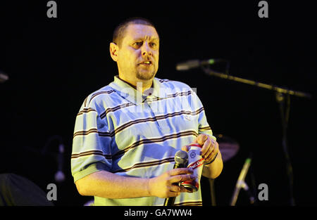 Shaun Ryder del Happy Monday che si esibisce dal vivo al V Festival all'Hylands Park di Chelmsford, Essex. Foto Stock