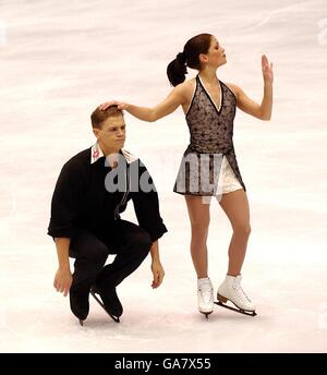 Olimpiadi invernali - Salt Lake City 2002 - Figure Skating - Pairs Short Program. Jamie sale e il partner David Pelletier sulla strada per la seconda posizione nel breve programma Pairs Foto Stock