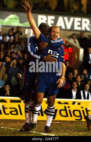 Calcio - fa Barclaycard Premiership - Tottenham Hotspur v Newcastle United. Alan Shearer, il Newcastle United, festeggia il traguardo di portare Newcastle in un vantaggio di 2-1 contro Tottenham Hotspur Foto Stock