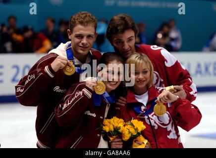 Olimpiadi invernali - Salt Lake City 2002 - Pattinaggio Artistico - Coppie di Pattinaggio - Gold Medal Ceremony Foto Stock