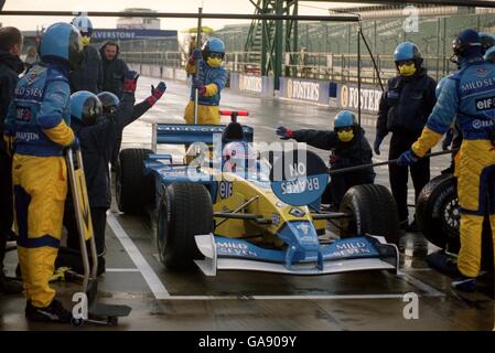 Formula uno Motor Racing - Silverstone Testing. Il pulsante Jenson di Renault si attiva Foto Stock