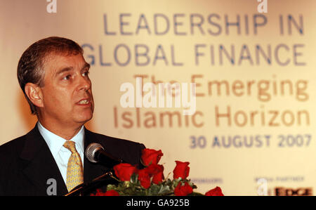 Il Duca di York, che è il rappresentante speciale del Regno Unito per il commercio e gli investimenti, durante il suo discorso sulla finanza islamica al seminario INCEIF a Kuala Lumpur, Malesia, questa mattina. Foto Stock