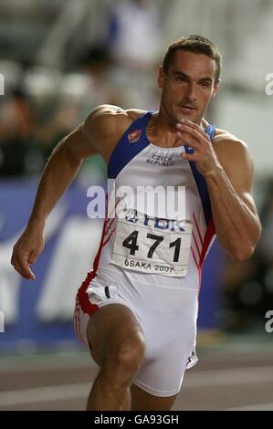 Sebrle romano della Repubblica Ceca in azione durante gli uomini 400 Metri Decathlon Foto Stock