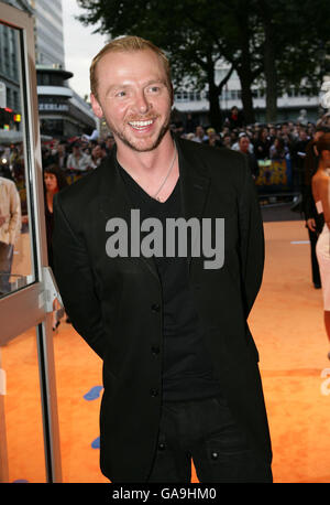 Simon Pegg arriva per la prima mondiale di Run Fat Boy Run, all'Odeon West End nel centro di Londra. Foto Stock