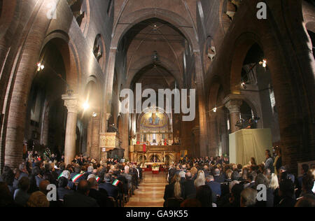 I funerali del tenore italiano Luciano Pavarotti' nella cattedrale del XII secolo Duomo di Modena a Modena. Foto Stock