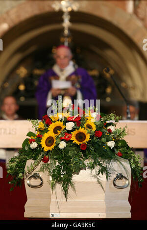 I funerali del tenore italiano Luciano Pavarotti' nella cattedrale del XII secolo Duomo di Modena a Modena. Foto Stock