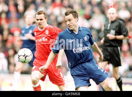 Calcio - fa Barclaycard Premiership - Middlesbrough v Chelsea. John Terry di Chelsea batte per la palla con Szilard Nemeth di Middlesbrough Foto Stock