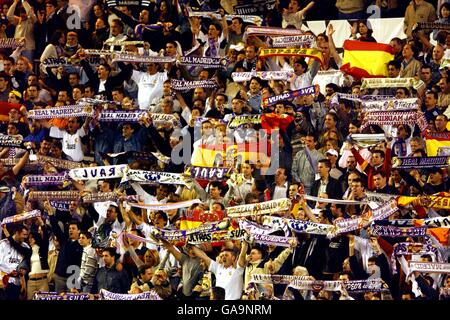 Calcio - UEFA Champions League - Semifinale - seconda tappa - Real Madrid / Barcellona. I tifosi del Real Madrid festeggiano la loro vittoria su Barcellona Foto Stock