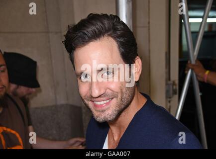 Edgar Ramirez fuori e circa per celebrità Candids - gio, , New York, NY Agosto 4, 2016. Foto di: Derek Storm/Everett Collection Foto Stock