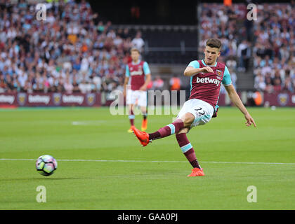 Stadio Olimpico, Londra, Regno Unito. 04 Ago, 2016. Europa League Calcio qualifica seconda gamba. West Ham versus NK Domzale. West Ham United Byram Sam ha un tiro in porta © Azione Sport Plus/Alamy Live News Foto Stock