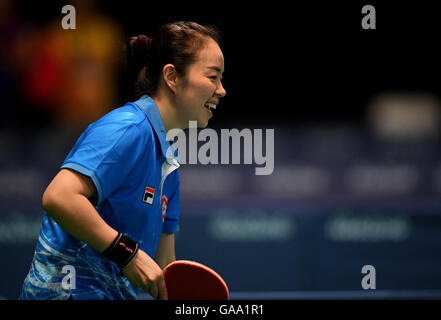 Rio De Janeiro, Brasile. Il 4° agosto 2016. Tie Yana di Hong Kong della Repubblica popolare cinese pratiche in una sessione di allenamento di tennis da tavolo in Rio de Janeiro, Brasile, su Agosto 4, 2016. © Lin Yiguang/Xinhua/Alamy Live News Foto Stock
