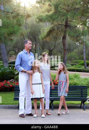 Mallorca, 04-08-2016 re Felipe, Regina Letizia, Principessa Leonor e la Principessa Sofía la famiglia reale spagnola rappresentano per la stampa al Palazzo Marivent in Palma de Mallorca. RPE/Albert Nieboer// - nessun filo SERVICE - Foto Stock