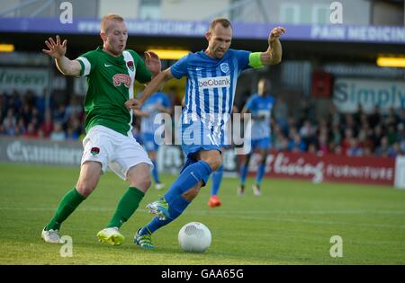 Cork, Irlanda. 04 Ago, 2016. UEFA Europa League calcio giro di qualifica. La città di Cork versus Racing Genk. Sebastien Dewaest difensore del KRC Genk spire Dooley di sughero © Azione Sport Plus/Alamy Live News Foto Stock