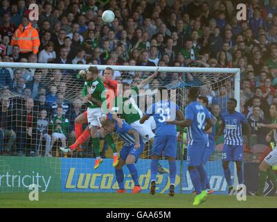 Cork, Irlanda. 04 Ago, 2016. UEFA Europa League calcio giro di qualifica. La città di Cork versus Racing Genk. Marco Bizot portiere della KRC Genk punchese chiara del suo box © Azione Sport Plus/Alamy Live News Foto Stock