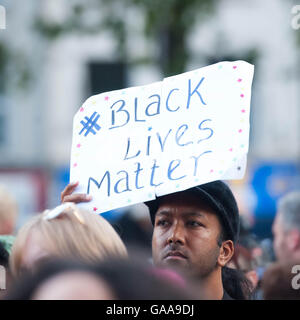 Londra Inghilterra. 5 agosto 2016. Regno Unito nero vive questione group ha organizzato una giornata nazionale di azione a Londra. Le dimostrazioni di chiamata sul Regno Unito a 'shutdown' una crisi di razzismo. Credito: Michael Tubi/Alamy Live News Foto Stock