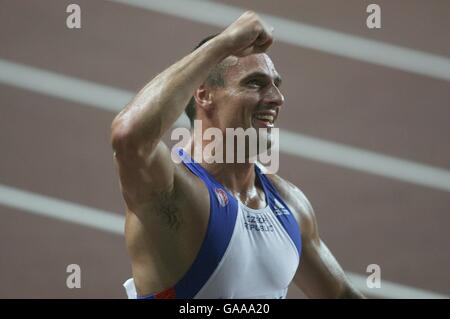 Atletica - Campionati mondiali di atletica IAAF - Osaka 2007 - Stadio Nagai. La Sebrle romana della Repubblica Ceca celebra la vittoria dell'oro nel Decathlon dopo aver completato i 1500 metri degli uomini Foto Stock