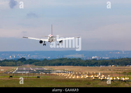 Germania, Colonia, approccio per lo sbarco a Colonia Bonn, al di sopra del Wahner Heath. Foto Stock