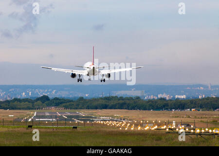 Germania, Colonia, approccio per lo sbarco a Colonia Bonn, al di sopra del Wahner Heath. Foto Stock