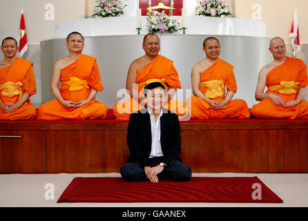 Thaksin Shinawatra visite centro Buddist Foto Stock