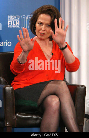 AP OUT Sigourney Weaver partecipa a una conferenza stampa per un nuovo film, The Girl in the Park al Sutton Hotel, durante il Toronto International Film Festival, Canada. Foto Stock