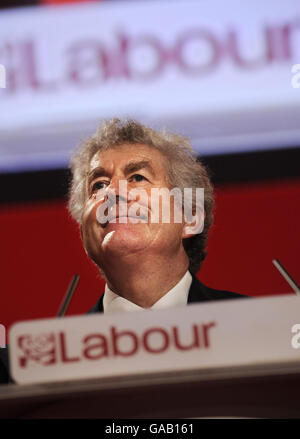 Il primo ministro del Galles Rodri Morgan si rivolge oggi alla conferenza del Partito laburista di Bournemouth. Foto Stock