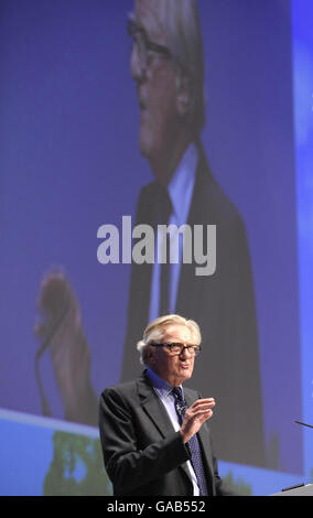 L'ex Ministro del Gabinetto Tory Michael Heseltine si rivolge alla conferenza del Partito conservatore a Blackpool. Foto Stock