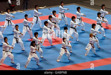 Atletica - 2007 World Taekwondo Bejing qualifica olimpica - ARENA MEN. Il Korean Tigers Demonstration Team si esibirà durante la qualificazione olimpica del World Taekwondo Bejing 2007 alla MEN Arena di Manchester. Foto Stock