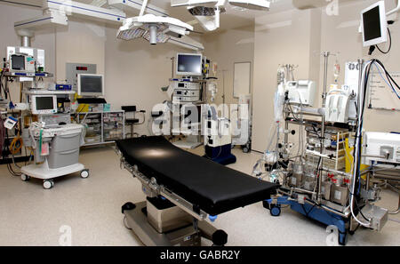 Vista generale di una sala operatoria dell'ospedale di Basildon, Essex. Foto Stock