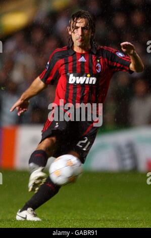 Calcio - UEFA Champions League - Gruppo D - Celtic v AC Milan - Celtic Park. Andrea Pirlo, AC Milano Foto Stock