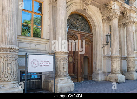 Ingresso Andrassy University, Budapest, Ungheria, il primo di lingua tedesca in università non di lingua tedesca in Europa centrale. Foto Stock