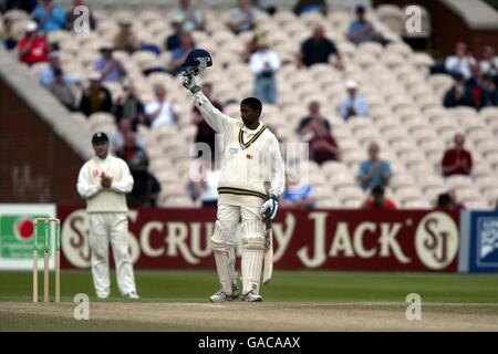 Cricket - terzo test Npower - Inghilterra / Sri Lanka. Russel Arnold dello Sri Lanka celebra il suo secolo Foto Stock