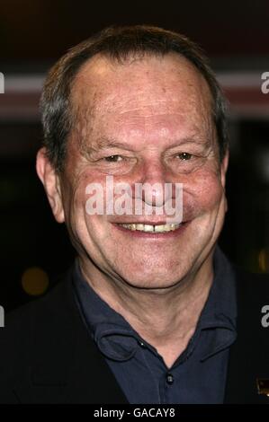 Terry Gilliam arriva per la proiezione delle promesse orientali alla Odeon Leicester Square, Londra, WC2. Foto Stock