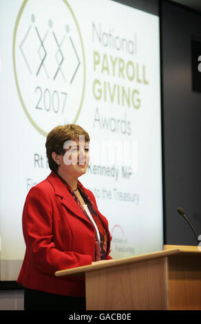 RT Hon Jane Kennedy MP parla al primo National Payroll Giving Awards gestito dall'Istituto di raccolta fondi che si è svolto stasera al Tesoro HM. L'evento è stato lanciato per segnare 20 anni di Payroll dare. Foto Stock