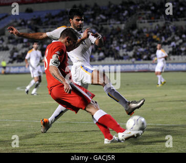 Craig Bellamy del Galles in azione durante la partita di qualificazione del Campionato europeo UEFA allo stadio Neo GSP di Nicosia, Cipro. Foto Stock