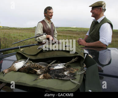 Una festa di tiro prendere una pausa dal tiro Snipe in L'area di Milton dell'Isola di Tiree Foto Stock